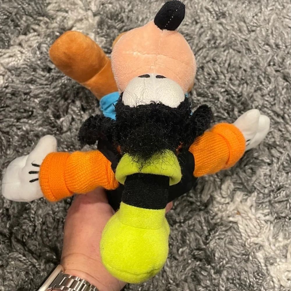 Goofy Disney Store Exclusive Authentic Original Soft 14” Plush Stuffed Animal